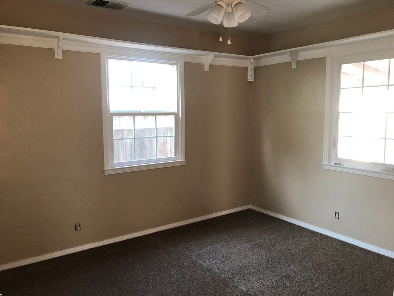 801 S Bradley St - Photo 7 of 9