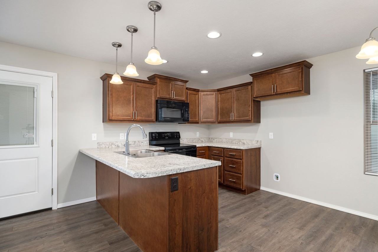 4608 W Madison St - Photo 4 of 21