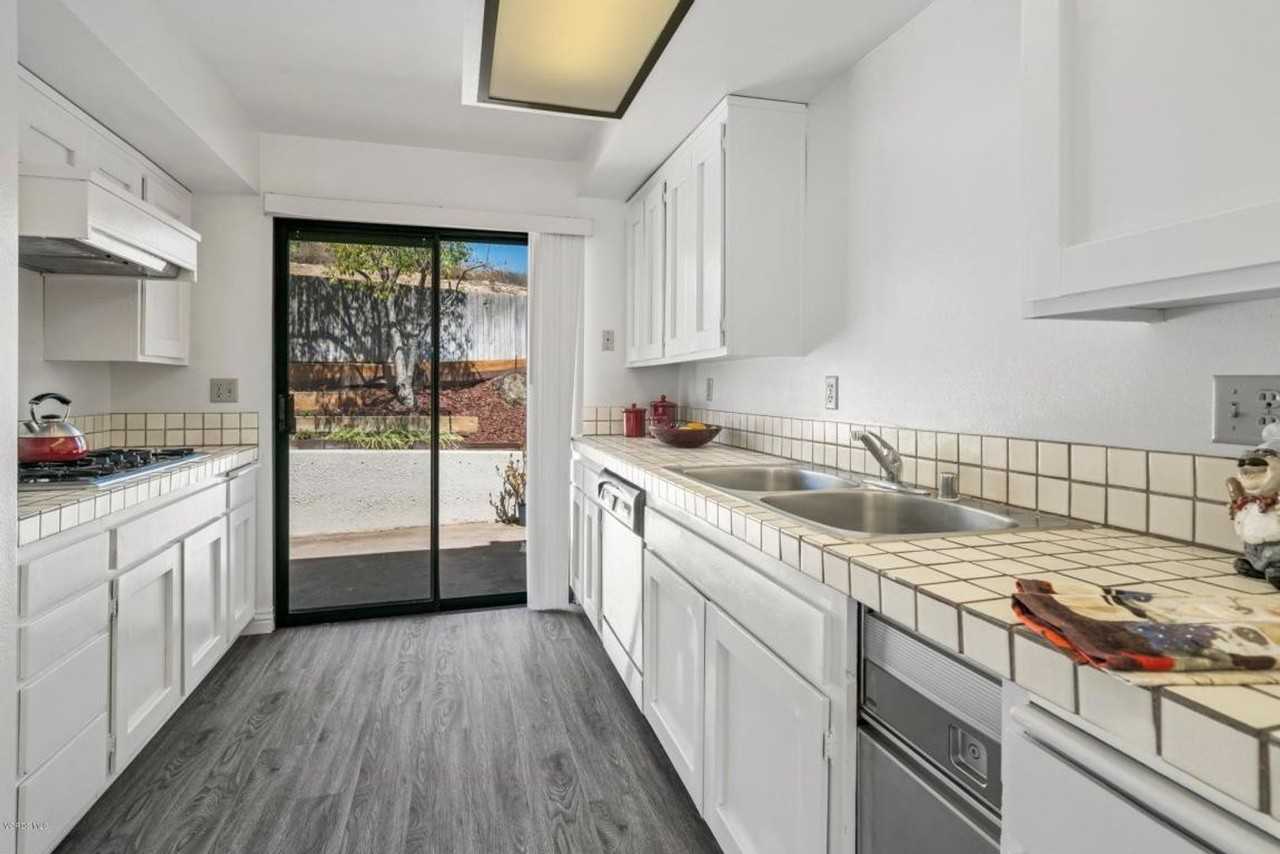 591 Tree Top Ln - Photo 3 of 10