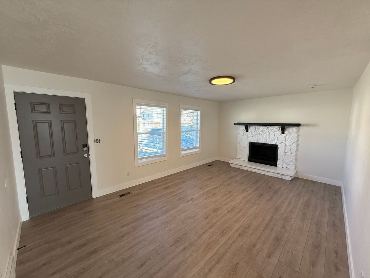 1399 W 6850 S - Photo 4 of 28