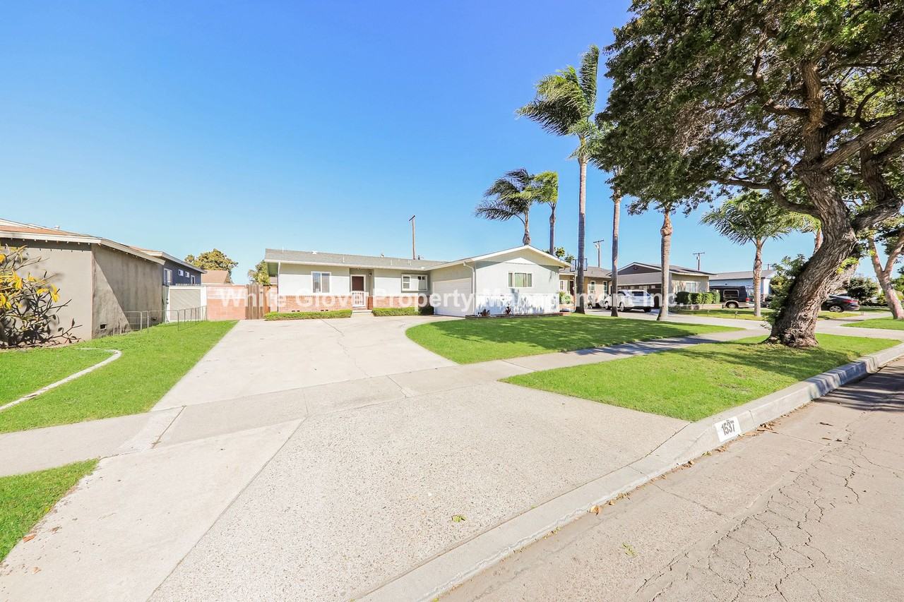 1537 W Olive Ave - Photo 2 of 16