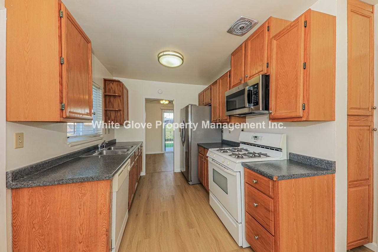 1537 W Olive Ave - Photo 6 of 16