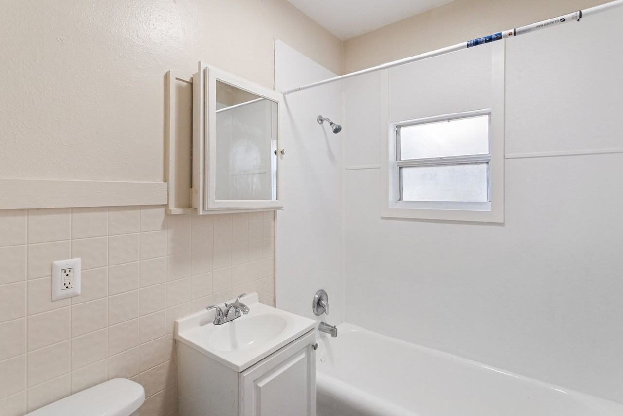 927 9th Ave S - Photo 3 of 30