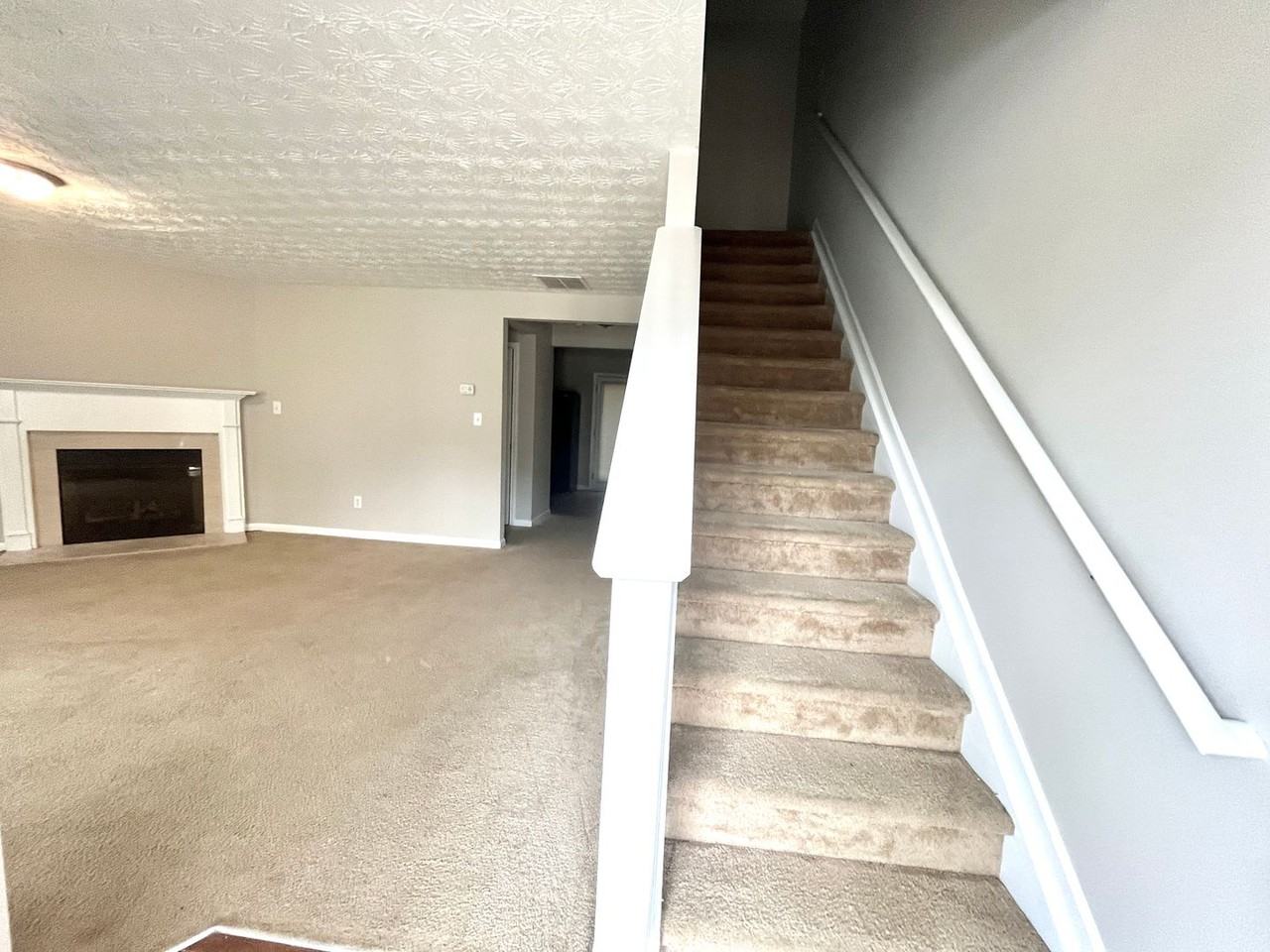 1453 Little Creek Dr - Photo 3 of 16