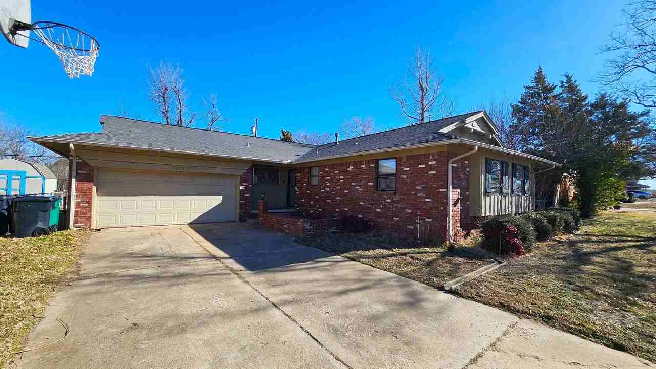 4205 Nw 60th St - Photo 2 of 28