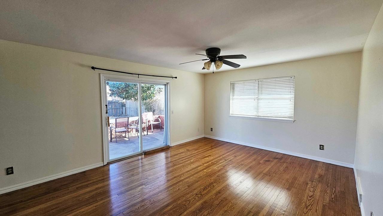 4205 Nw 60th St - Photo 4 of 28