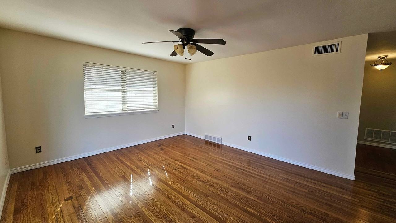 4205 Nw 60th St - Photo 7 of 28