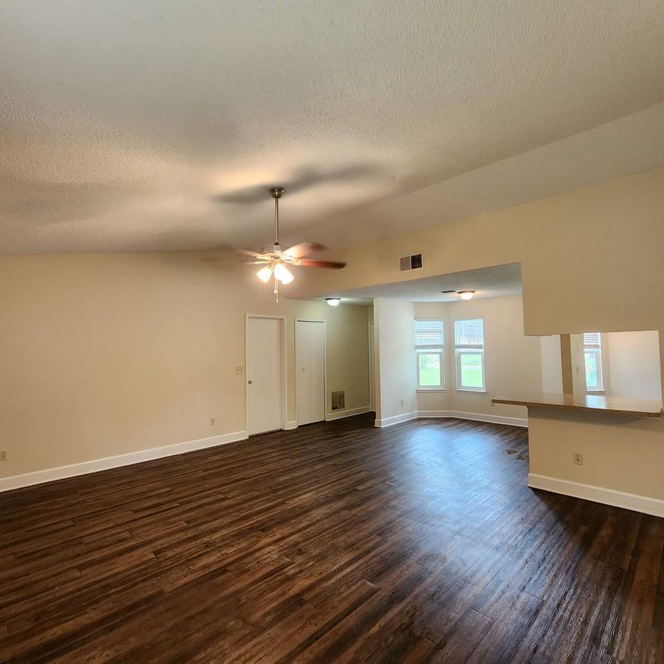 6941 Huntington Woods Cir W - Photo 3 of 16