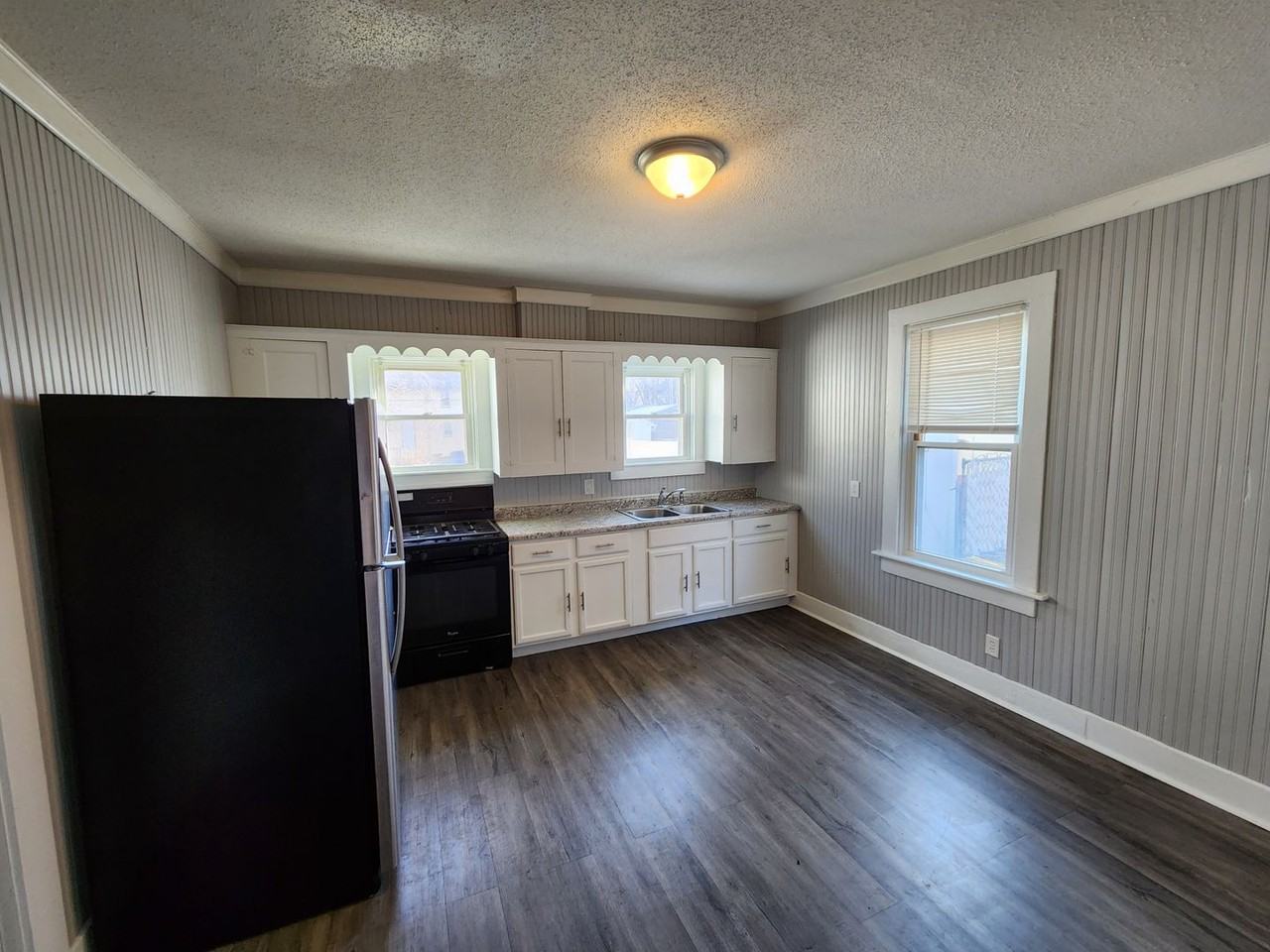 2303 W 1st St - Photo 3 of 16