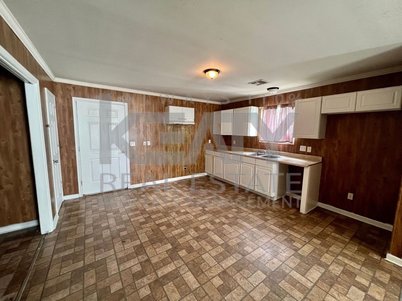 119 Sternberg Dr - Photo 4 of 12