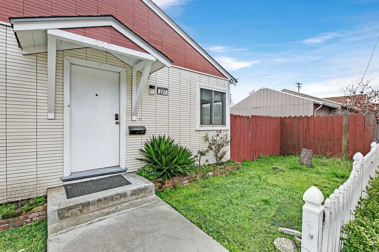 207 Forest Ln - Photo 2 of 24