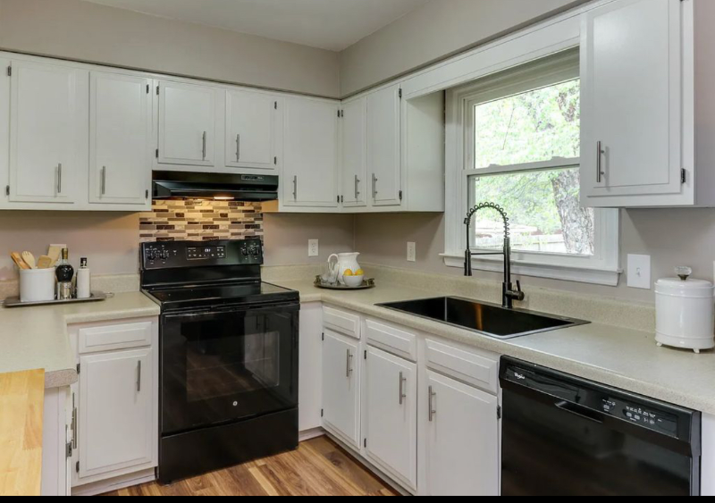 1114 Vandora Springs Rd - Photo 3 of 11