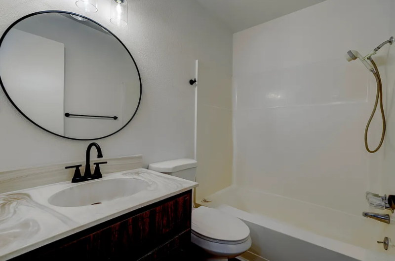 3035 Pleasant Valley Cir - Photo 2 of 9