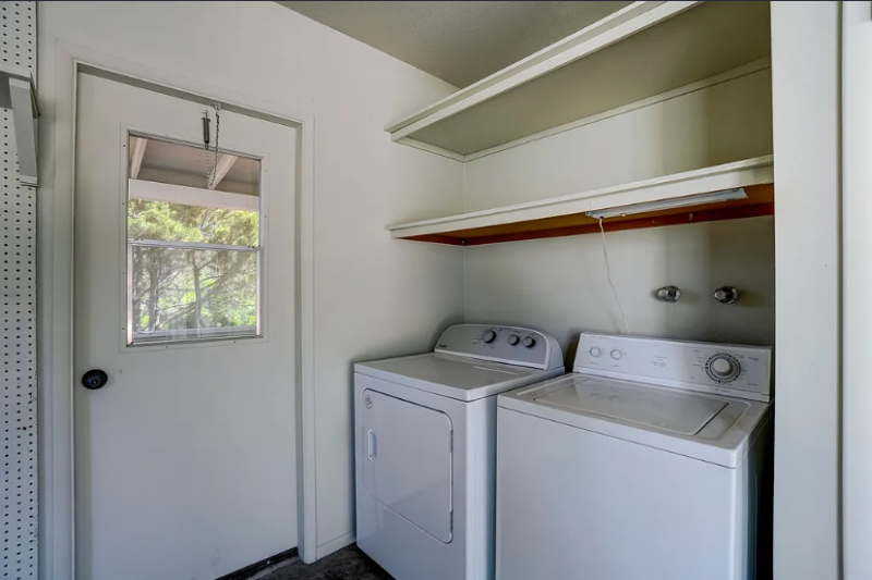 3035 Pleasant Valley Cir - Photo 5 of 9