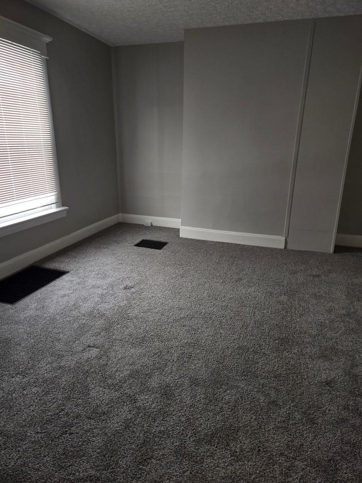 618 Carpenter St - Photo 3 of 6