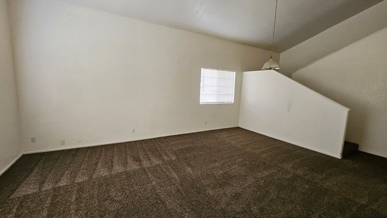 20300 Graham St - Photo 2 of 9