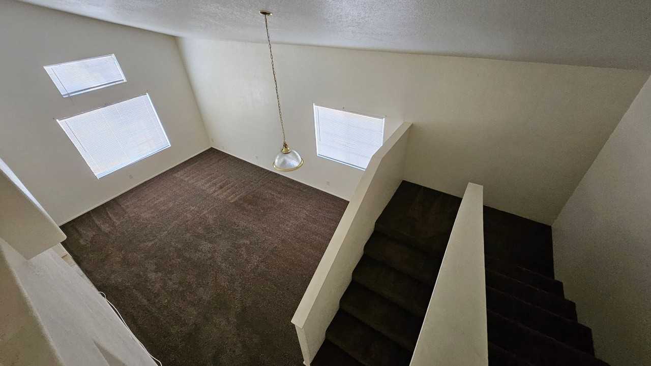 20300 Graham St - Photo 3 of 9