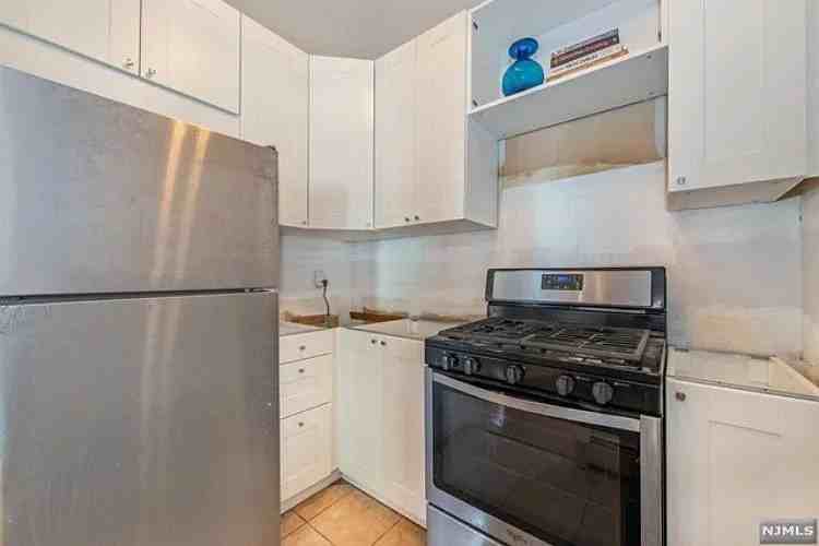 712 Forest St #FL2 - Photo 3 of 9