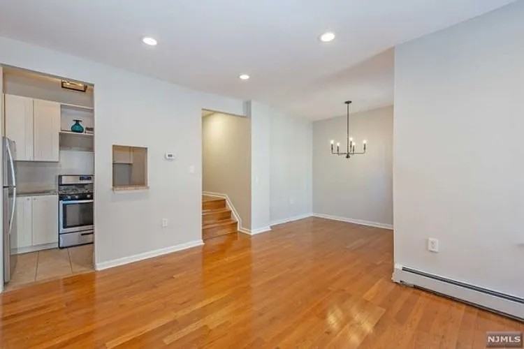 712 Forest St #FL2 - Photo 4 of 9