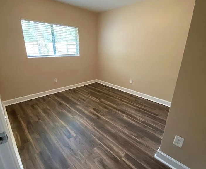 652 Carrier Dr - Photo 7 of 13