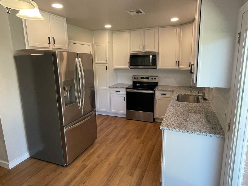 1117 W Woodlane Dr - Photo 2 of 19