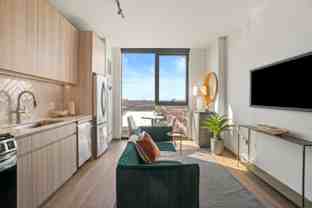 535 S Damen Ave - Photo 1 of 1