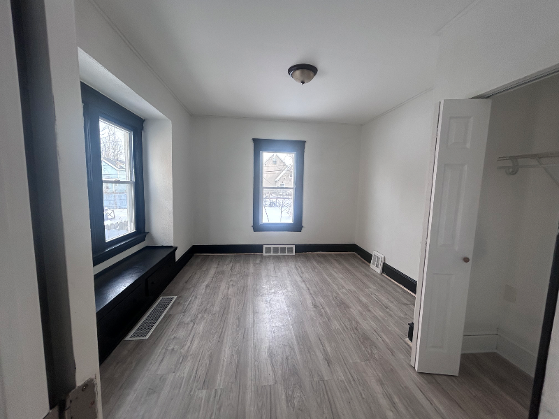 7715 Goodman Ave - Photo 4 of 6