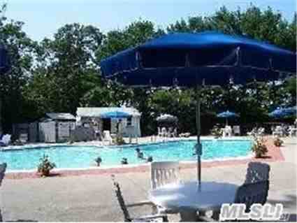 442 Kingston Dr - Photo 3 of 4