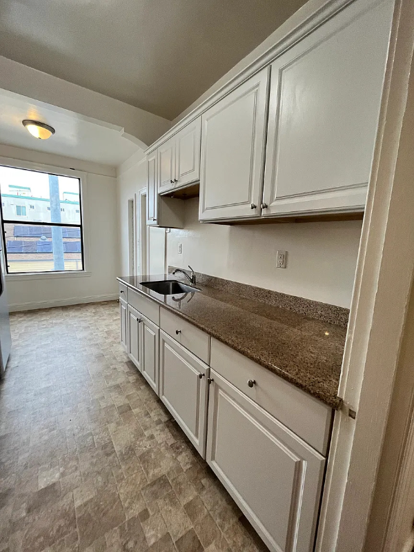 5650 Mission St #A - Photo 6 of 8