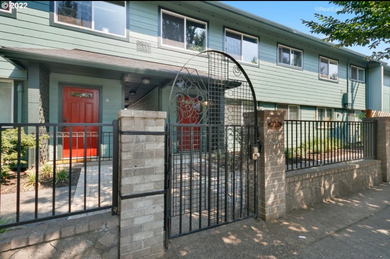 9333 N Lombard St #2 - Photo 2 of 19