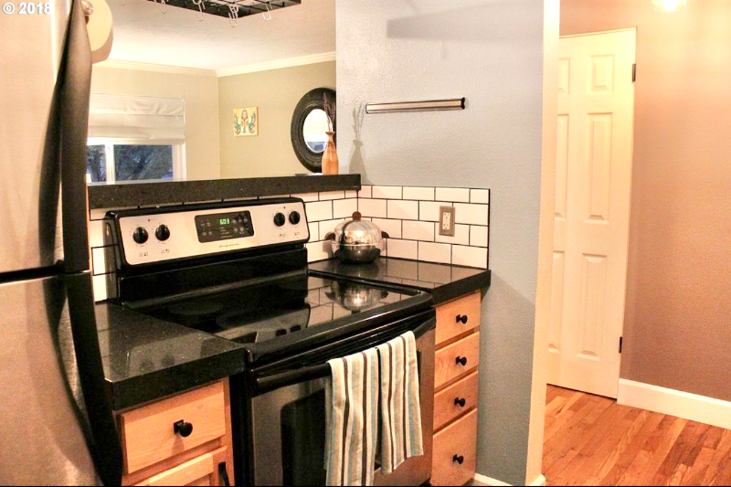 9333 N Lombard St #2 - Photo 7 of 19