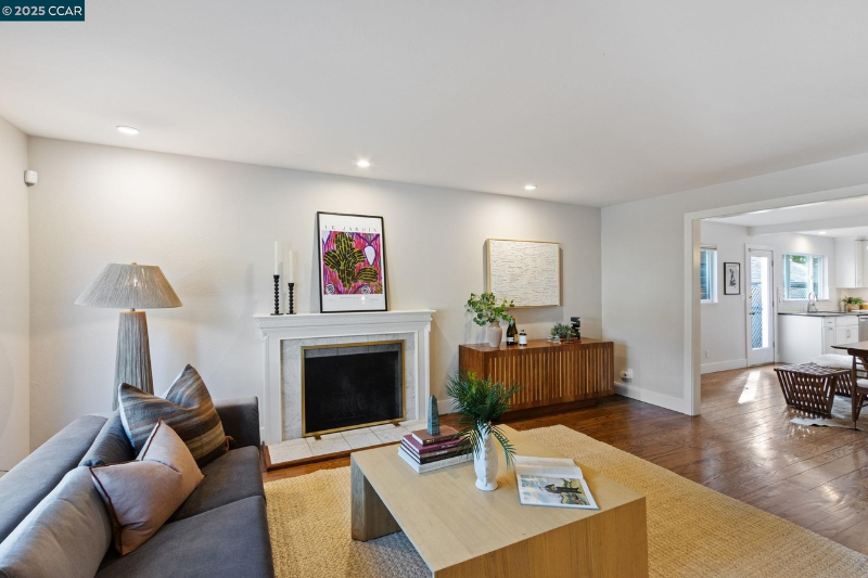 4239 Gregory St - Photo 5 of 16