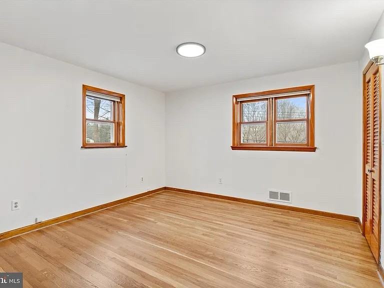 5801 Lane Dr - Photo 2 of 20