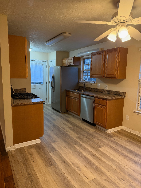 204 Michelle Ct - Photo 2 of 5