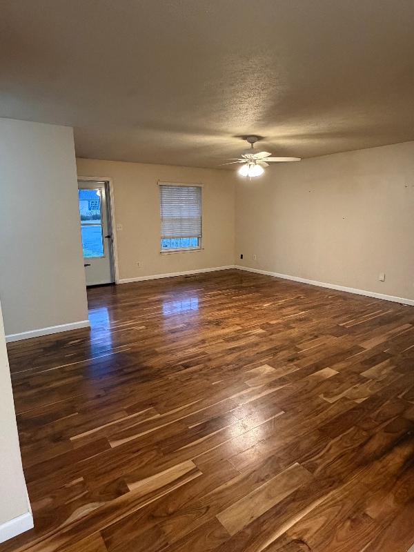 204 Michelle Ct - Photo 3 of 5