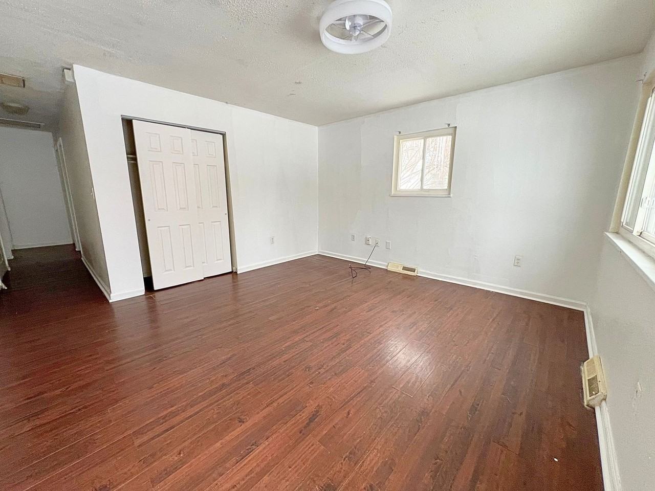 148 Malden Ave - Photo 3 of 11