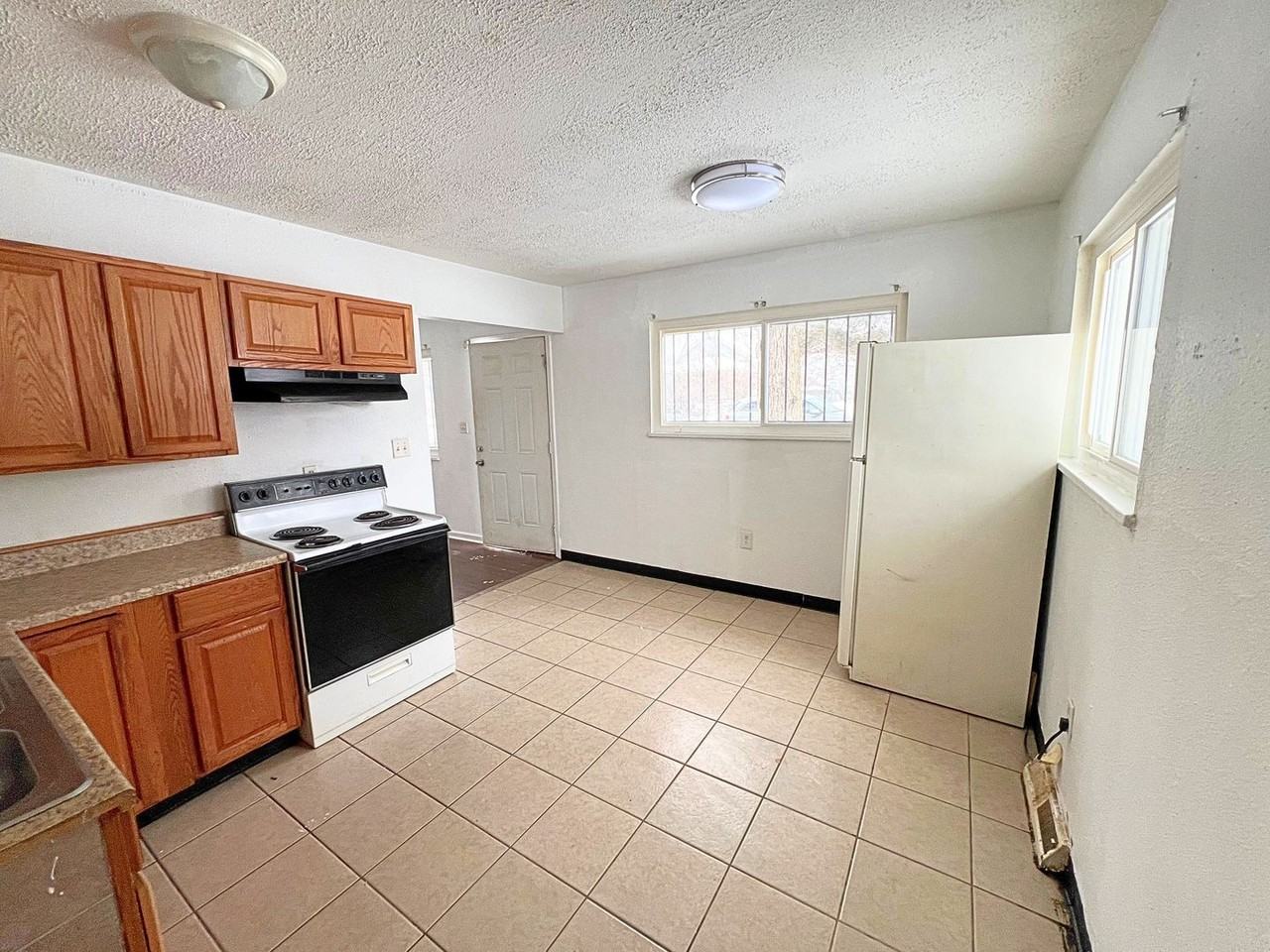 148 Malden Ave - Photo 5 of 11