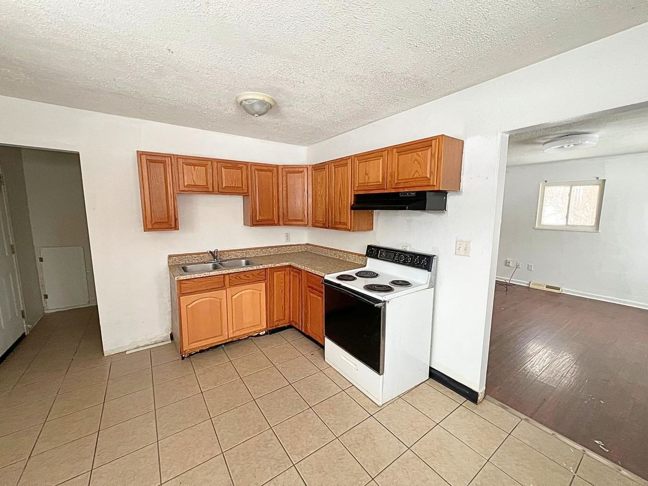 148 Malden Ave - Photo 6 of 11