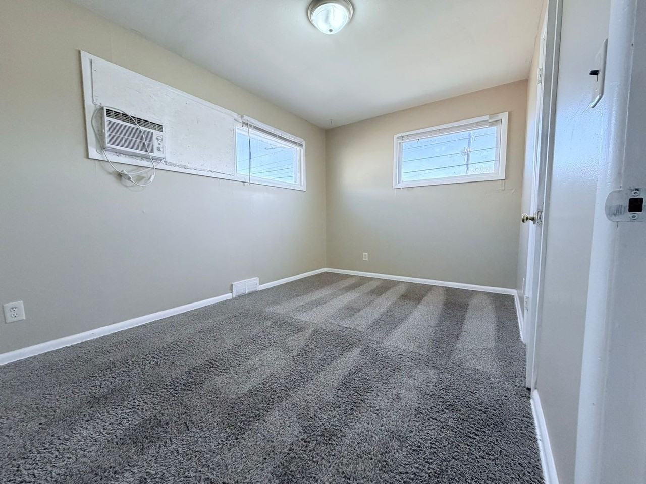 2941 S Hydraulic St - Photo 3 of 5