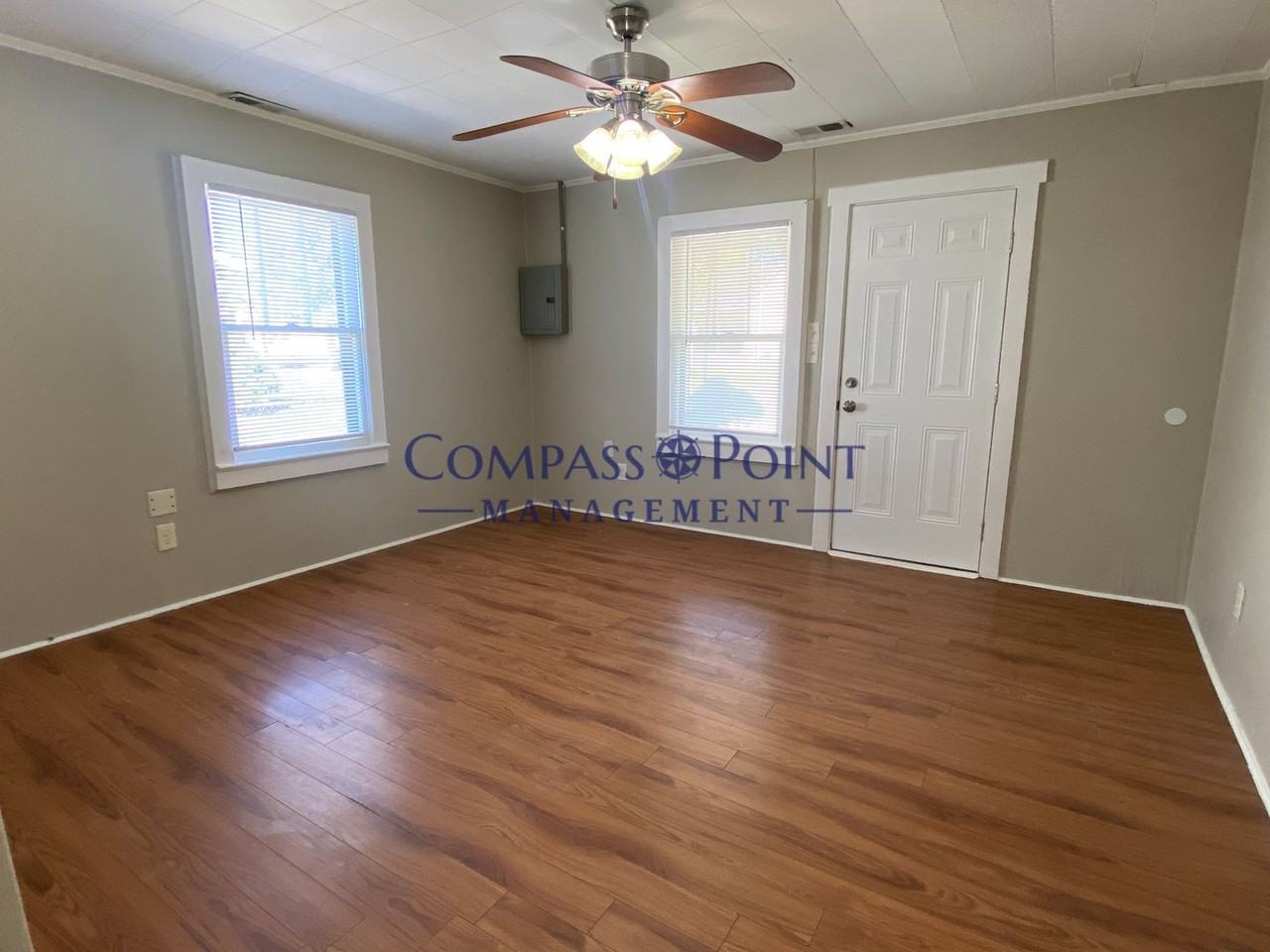 132 Carlisle Ave - Photo 3 of 14