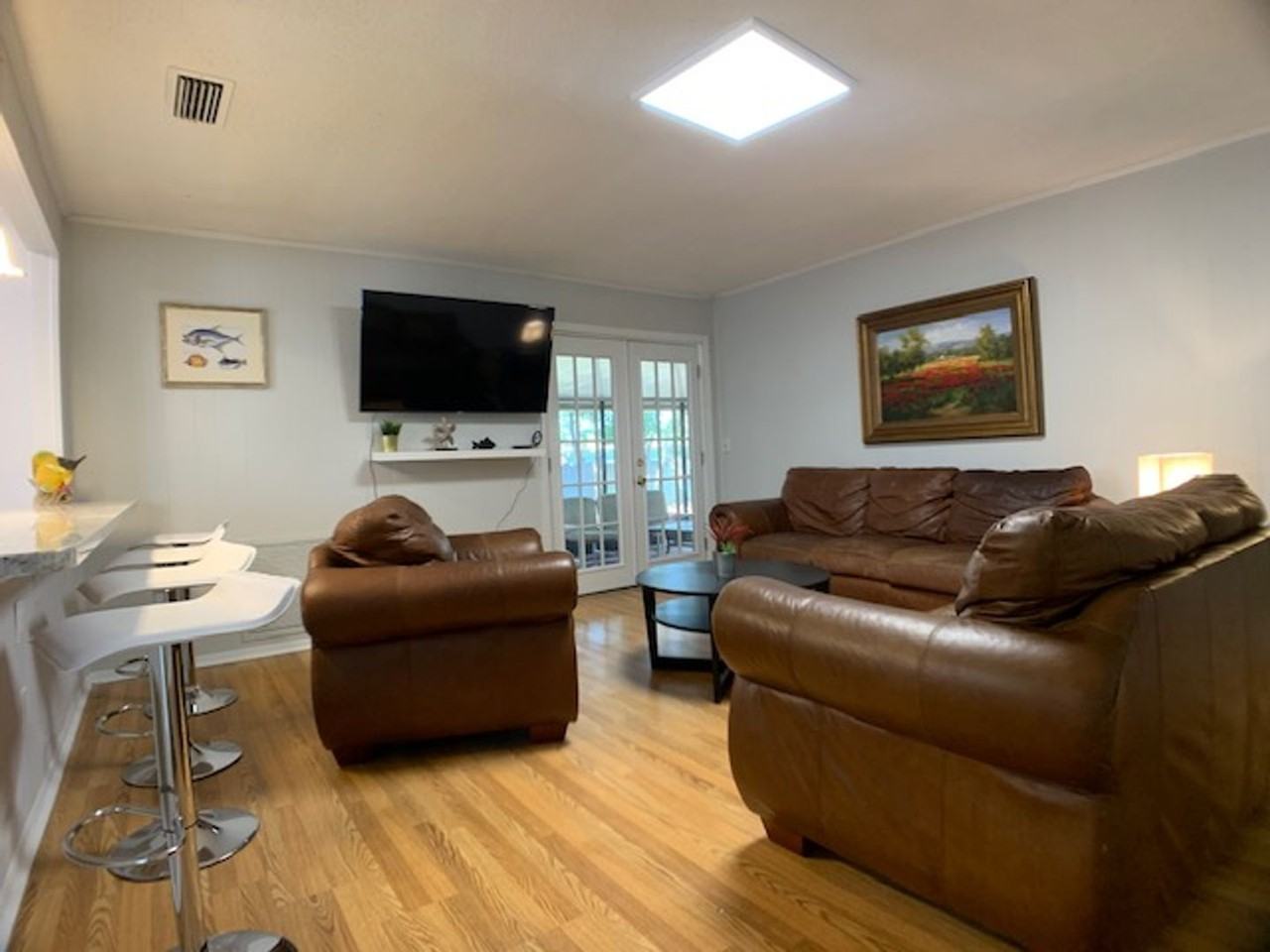 3010 3010 Townsend Blvd - Townsend AirBnB - Photo 4 of 35