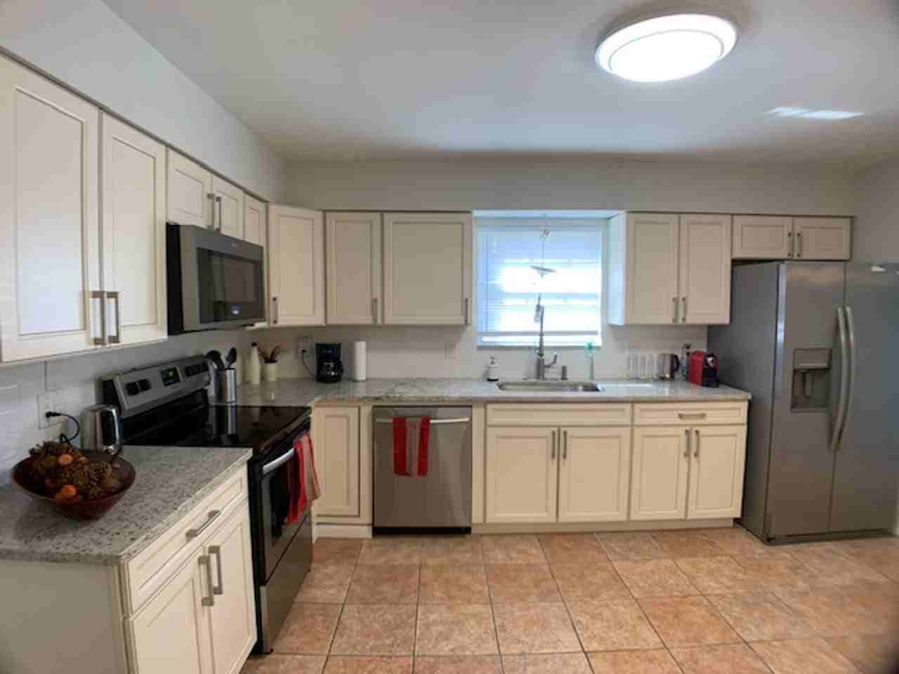 3010 3010 Townsend Blvd - Townsend AirBnB - Photo 6 of 35