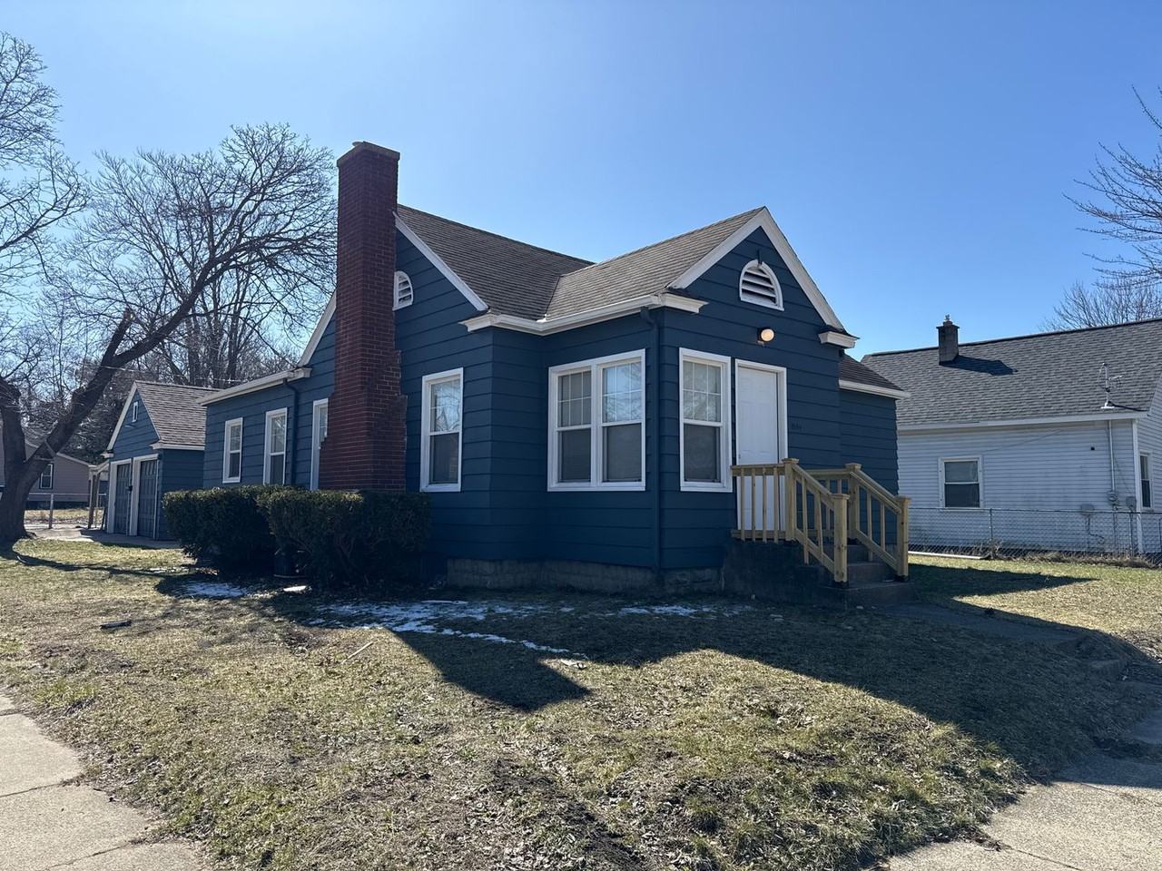 1244 Kenneth St - Photo 3 of 24