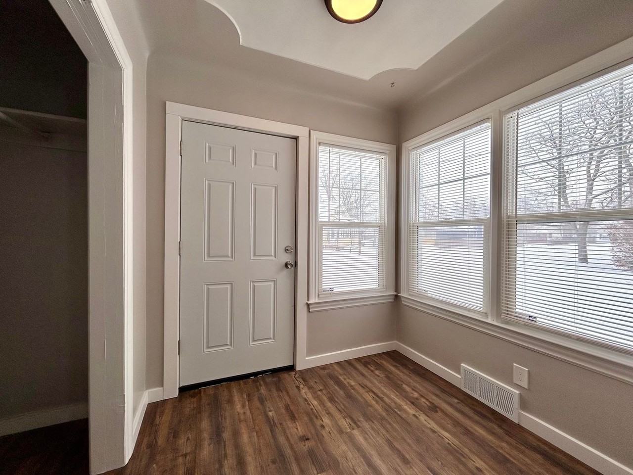 1244 Kenneth St - Photo 6 of 24