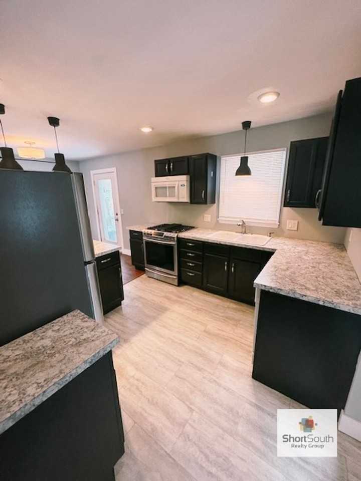 1628 Winick St Se - Photo 3 of 13