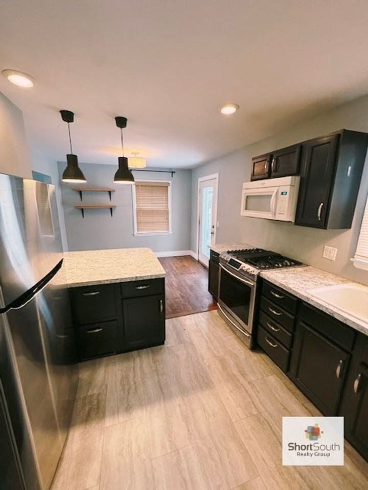 1628 Winick St Se - Photo 4 of 13