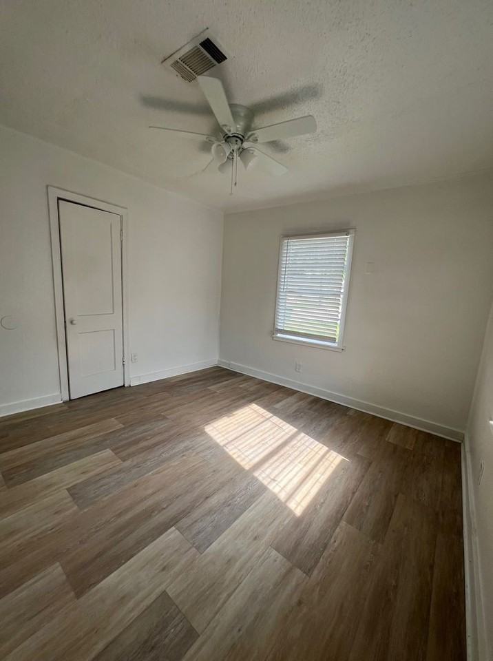 2023 Delaware St - Photo 5 of 8