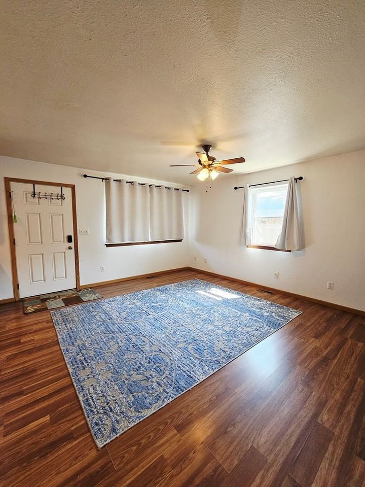 235 Lindbergh Ave - Photo 3 of 18