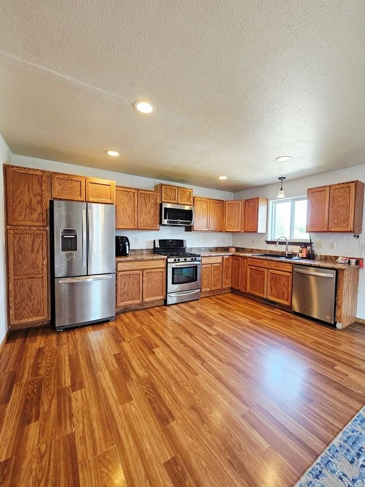 235 Lindbergh Ave - Photo 6 of 18