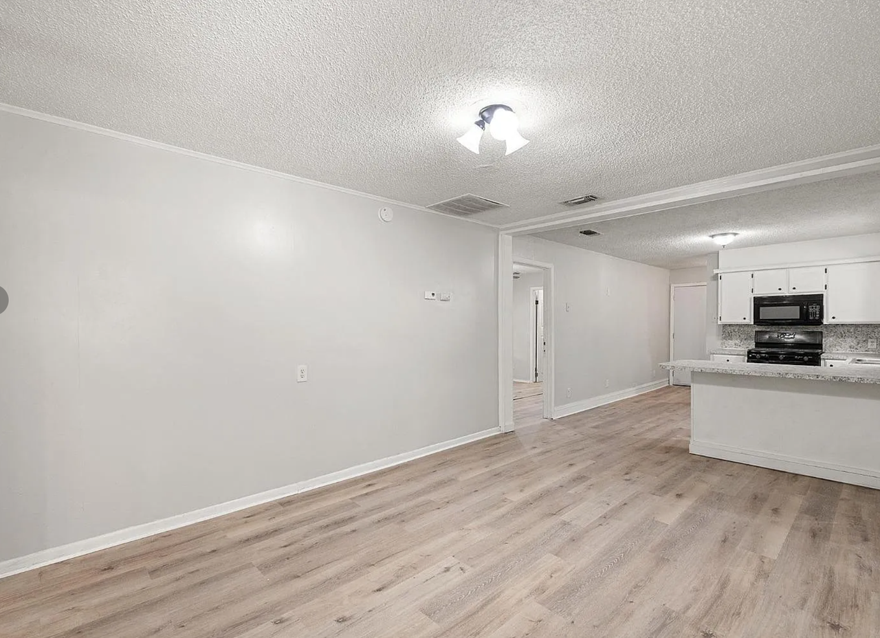 5104 36th St - Photo 5 of 16